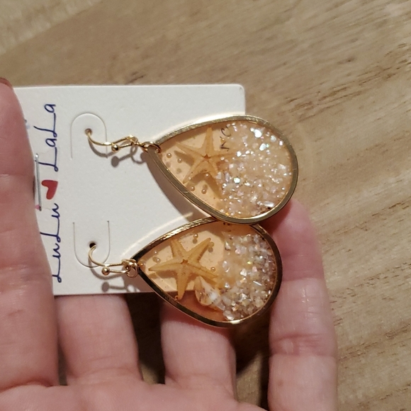 LuLu LaLa Beach themed shells and starfish shimmery sand tropical island style - Picture 2 of 7